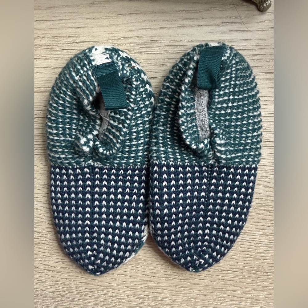 Bombas Kids Green and Navy Knit Slipper Socks